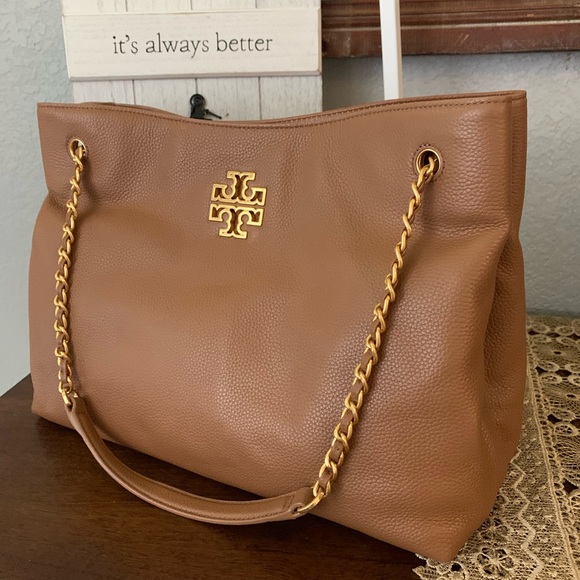 Tory Burch Handbags - Large Tory Burch shoulder chain bag 😍